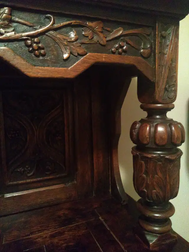 Beautifully carved antique sideboard in Hutches & Display Cabinets in London - Image 5