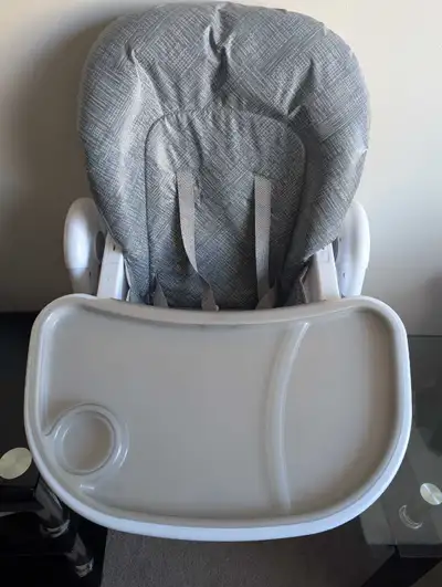 Chaise haute, table et chaises enfant , View more