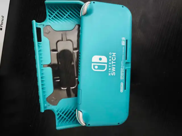 Nintendo Switch lite with case in Nintendo Switch in Kitchener / Waterloo - Image 3