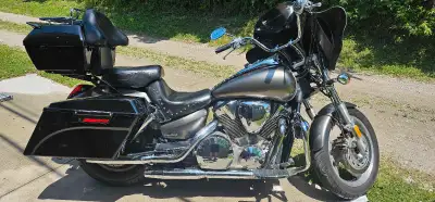 2005 Honda VTX 1300C in excellent running and driving condition, has mustang seat front and back, Me...