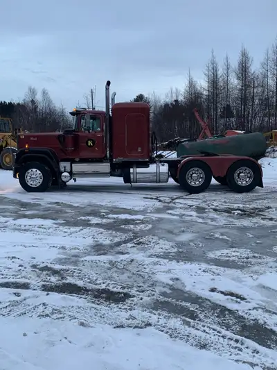 1988 Mack superliner E9 500hp Mack v8 15 speed trans Air ride cab and suspension Also included 1967r...