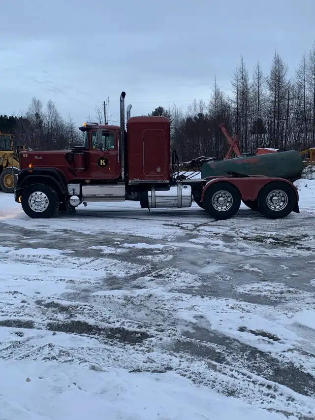 1988 macksuperliner in Heavy Trucks in Muskoka - Image 2