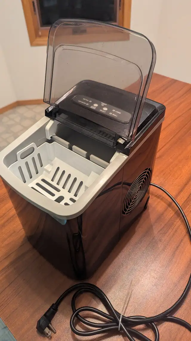 Frigidaire Countertop Ice Maker – $60 OBO – Fast Ice63007358843779121