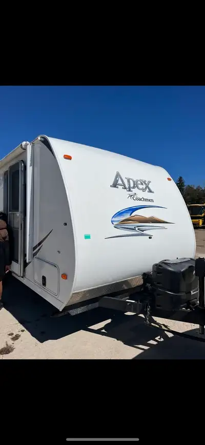 Very well kept unit. Only reason for selling is upgrading to bigger trailer due to growing family. 3...