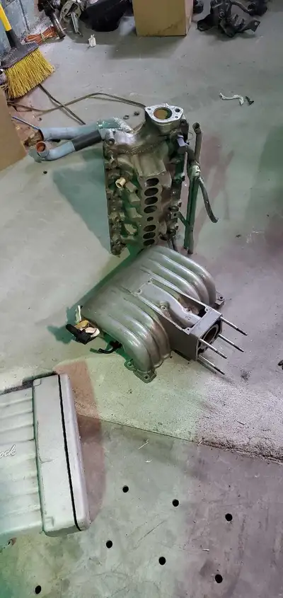 Upper and lower intake, stock 5.0 302 Romeo block