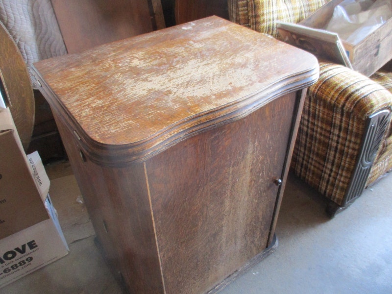 CIRCA 1900 RAYMOND TREADLE SEWING MACHINE IN 70 Arts