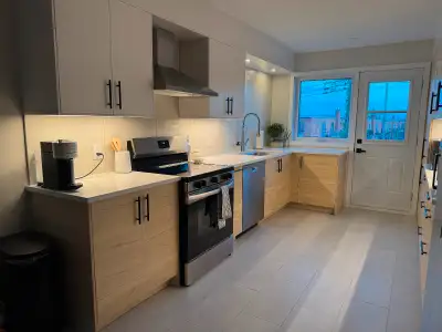 Stunning 3-bedroom 1-bathroom main floor duplex - 2385$/month