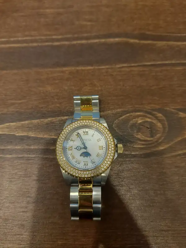 Invicta Sea Base Unisex Watch w/ Mother of Pearl Dial - 40mm in Jewellery & Watches in Kamloops - Image 3