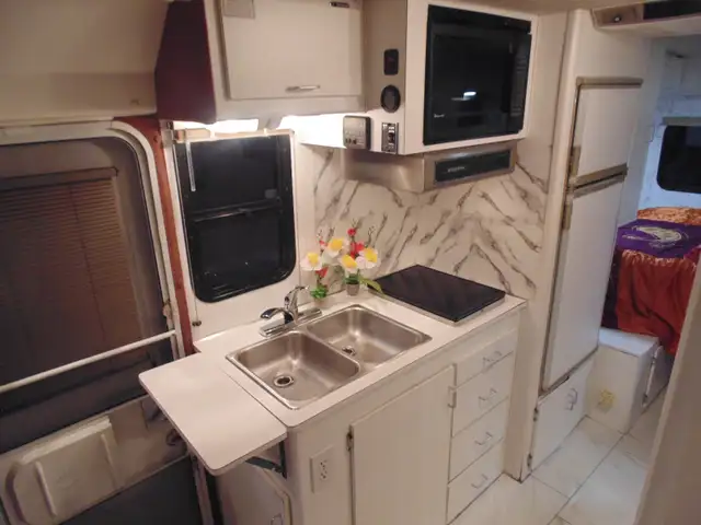 BETTER THAN CLASS B PLEASURE WAY, ROADTREK, CAMPER VAN RV, RARE! in RVs & Motorhomes in Kelowna - Image 13