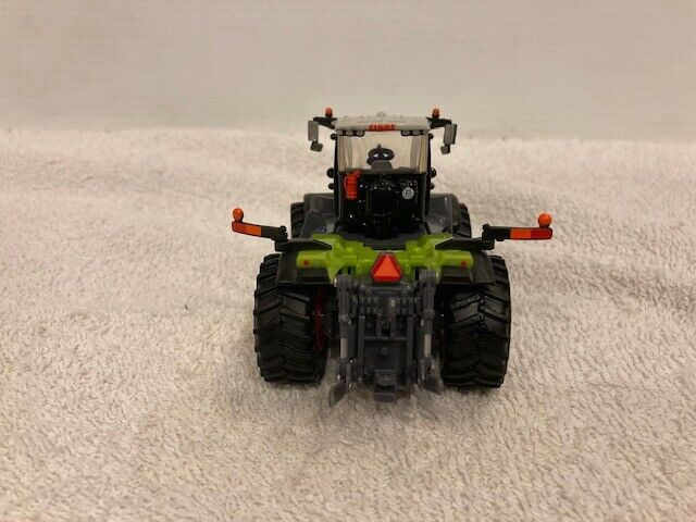 1/64 CLAAS XERION 5000 Farm Toy Tractor in Toys & Games in Regina - Image 3