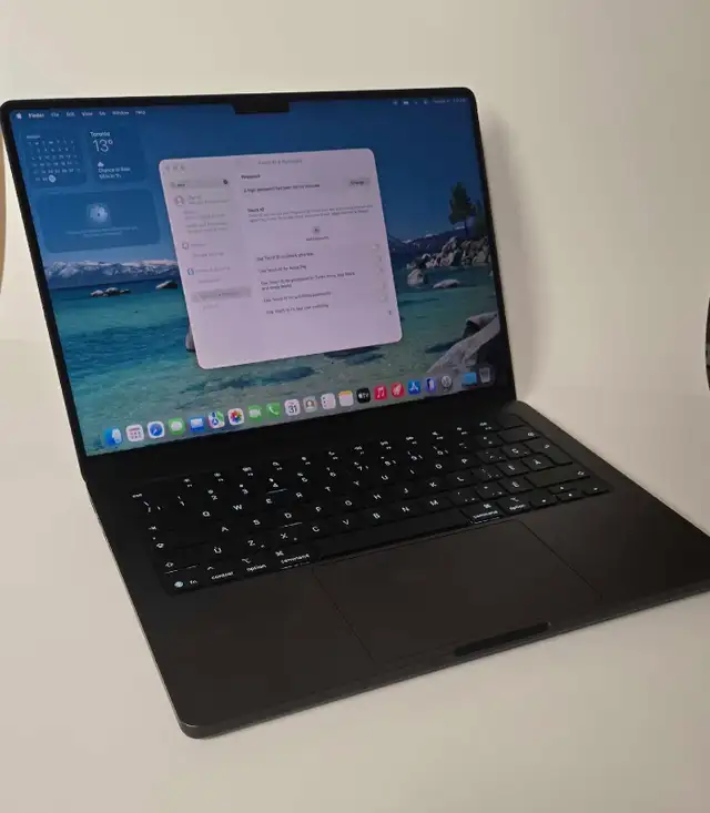 MacBook Pro 14" (2025) - Apple M5-16GB Ram - 512GB SSD in Laptops in City of Montréal - Image 3
