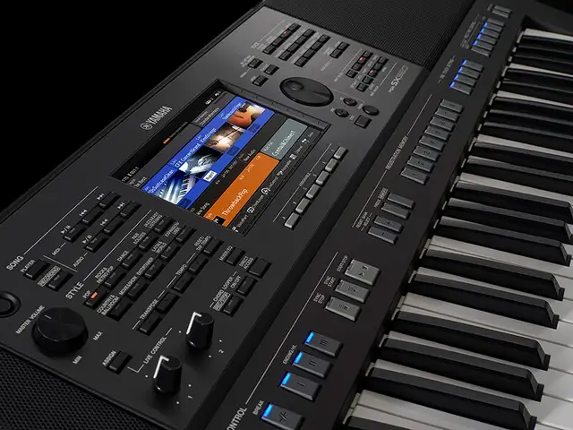 Yamaha PSR-SX920 arranger / Workstation in Pianos & Keyboards in City of Montréal - Image 4