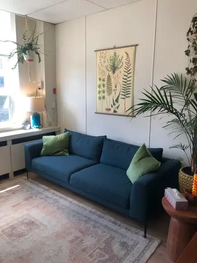 Bright and welcoming therapy office available for rent at College & Spadina. Ideal for a psychothera...