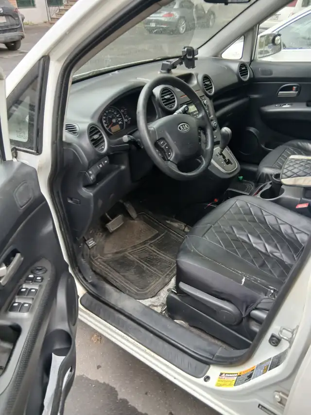Kia rondo ex model automatic well maintained457023429227980802