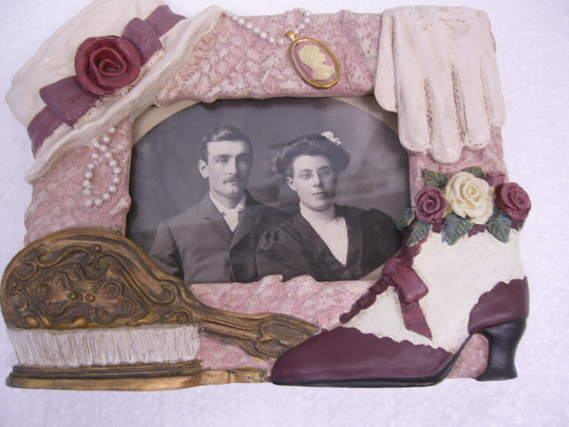 Vintage Looking Resin Photo Frame in Arts & Collectibles in Dartmouth - Image 2