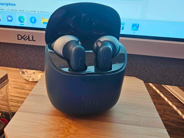 JBL BLUE WIRELESS BUDS HEADPHONES in Headphones in Edmonton