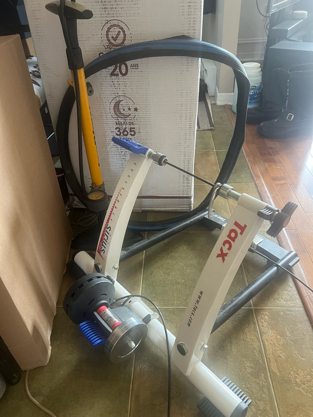 entraîneur pour vélo  dans De route  à Laval/Rive Nord
