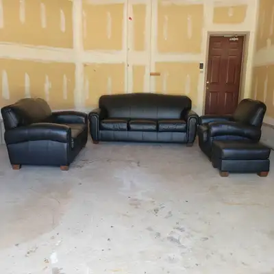 Gorgeous 4 PCs Black 100% Leather Sofa Set Can deliver, View more