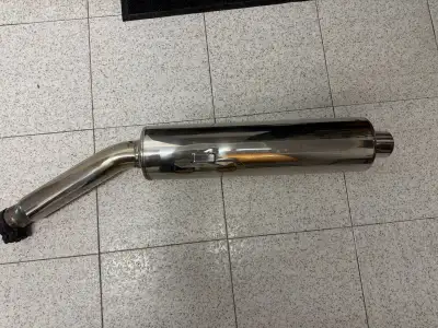 I'm selling a Vance & Hines muffler designed for Honda CBR600 models from 2001 to 2007. This muffler...