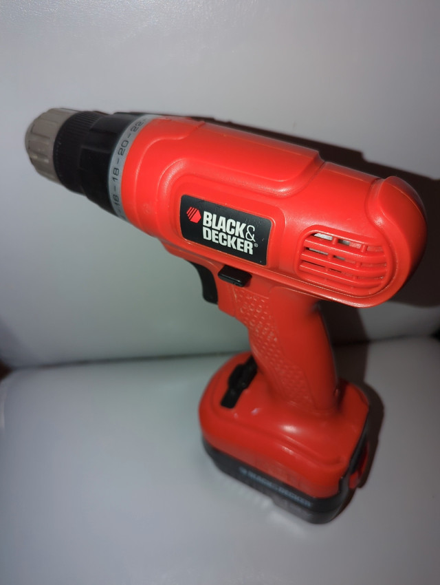 Black Decker 12V Drill GC1400W/ Battery Cordless Type 2 10mm Or in Power Tools in Mississauga / Peel Region