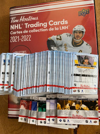 140 cartes de hockey Tim Hortons 2021-22