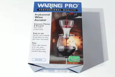 Neuf. Livraison non-disponible. J'habite à 2 coins de rue du métro Jean-Talon (H2R 2C4). Brand New....