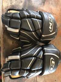 Hockey gloves in new condition