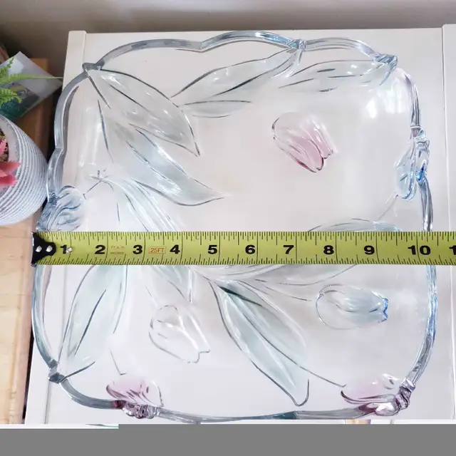 Vintage  Mikasa Tivoli Crystal Pink Tulips Large Flower Divided  in Home Décor & Accents in Ottawa - Image 6