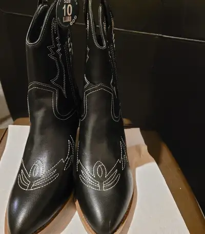 New stylish boots, View more