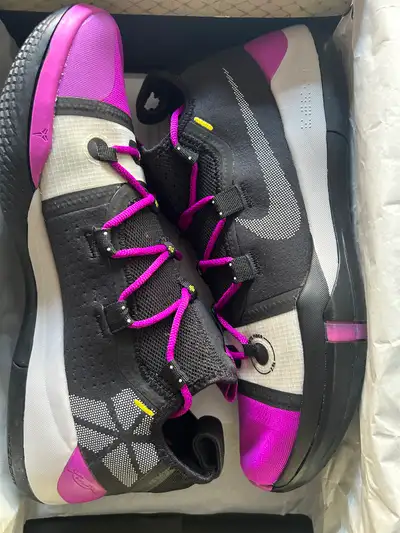 Nike Men's Kobe AD EP, BLACK/ATMOSPHERE GREY-VIVID PURPLE, 12 M, View more