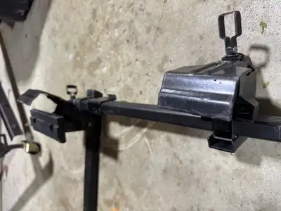 Rack designed for 2 door car (example: Honda Prelude). Grips between car frame and door.