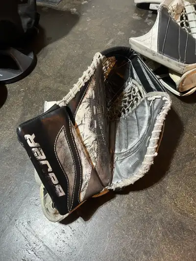 Bauer Reactor Sr goalie glove, View more