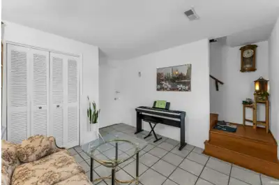 3 bedrooms and 1 den main floor in Surrey. Clean and spacious. A Large living room, kitchen, 1.5 bat...