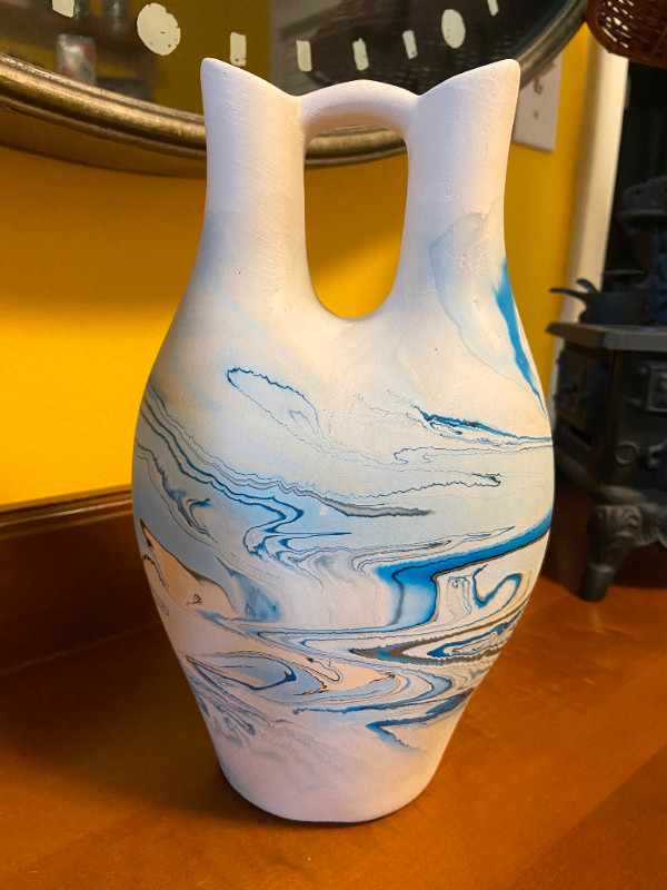 Vintage Nemadji 2 Spout Ceremonial Wedding Vase Art Pottery in Arts & Collectibles in Oshawa / Durham Region - Image 2