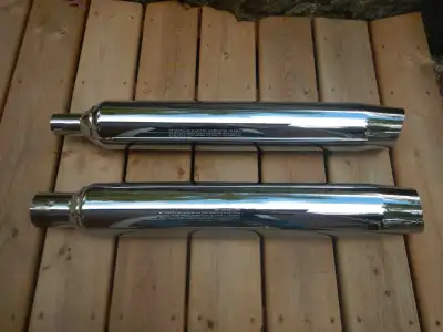 New Harley OEM mufflers, HARFLT1745/HARFLT1868. Should fit 2017 and later touring models. Asking $10...
