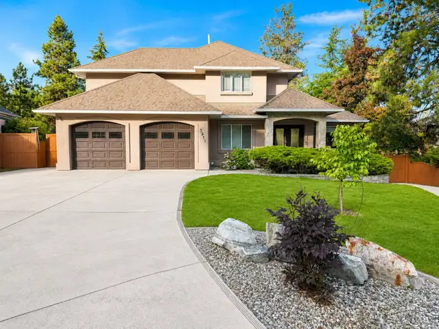 Kelowna Retreat with Pool, Hot Tub & Heated Workshop