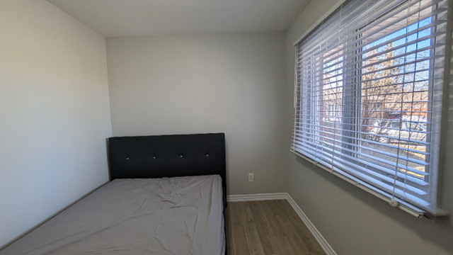 Furnished private bedrooms in main floor for rent in Scarborough in Room Rentals & Roommates in City of Toronto - Image 2