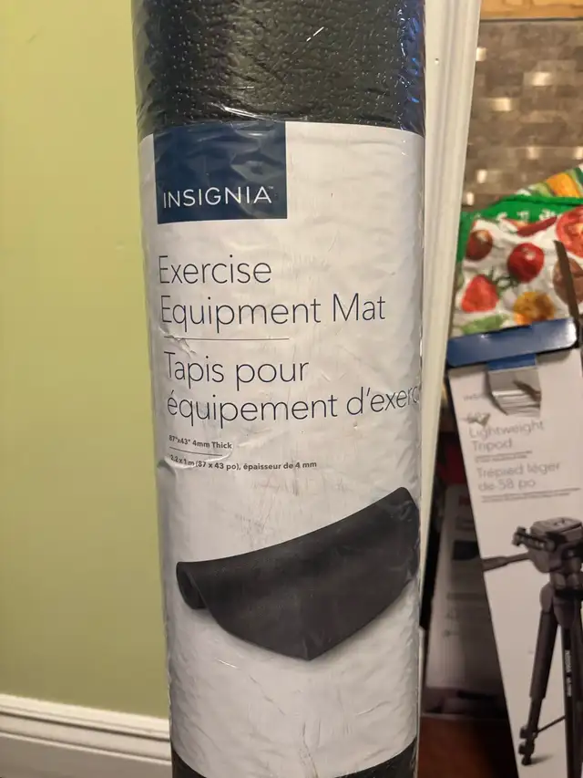 Insignia Exercise Equipment Mat - Large - Black in Exercise Equipment in Cambridge - Image 5
