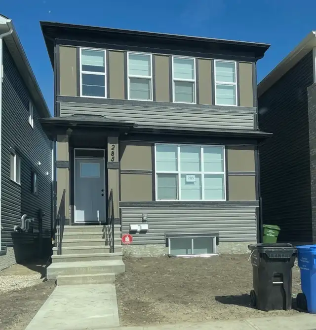3 Beds 2.5  Bath house for rent - Pending in Long Term Rentals in Calgary - Image 2