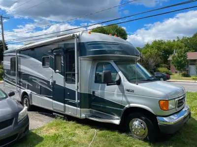 Motorise 2005 Gulfstream BT Cruiser Modele 5270 base sur Ford E-450 Triton V10 6.8L. Tres bien equip...