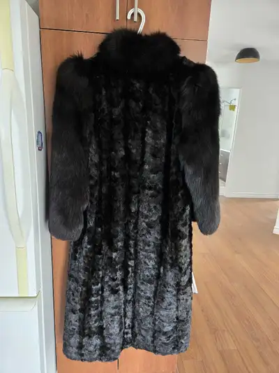 Manteau de fourrure, View more