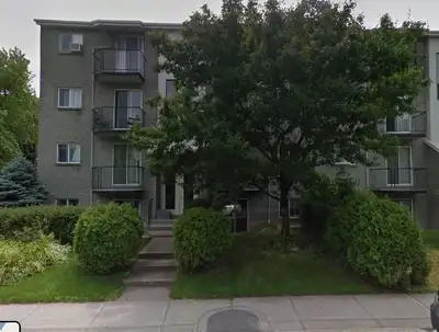 4 1/2 au RDC et au 3e étage dans un immeuble calme. Inclus 2 balcons, 1 stationnement réservé, entré...