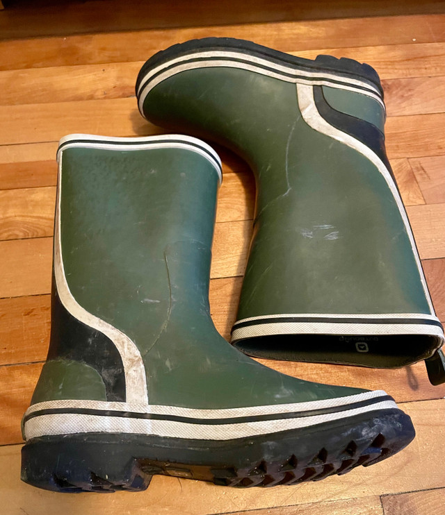 ▶️*Vente DÉMÉNAGEMENT* Chaussures Bottes pluie hiver Sandales dans Enfants et jeunesse  à Ville de Montréal - Image 2
