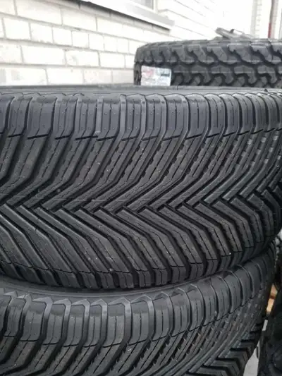 New Michelin CROSSCLIMATE SUV Touring 235/60R18 107V XL (MO) Mercedes compatible $ 1280 plus hst per...