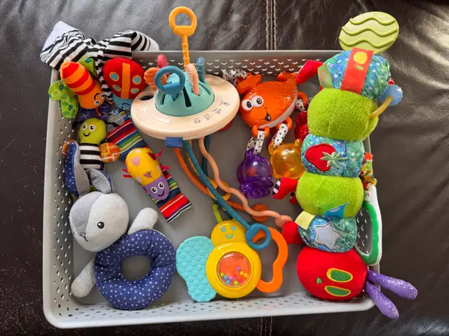 Articles  bébé pour jouer / accessoires pour poussette, siège d’ in Multi-item in City of Montréal - Image 2