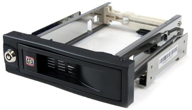 StarTech 3.5 in. Trayless Hot Swap SATA Mobile Rack in System Components in Ottawa