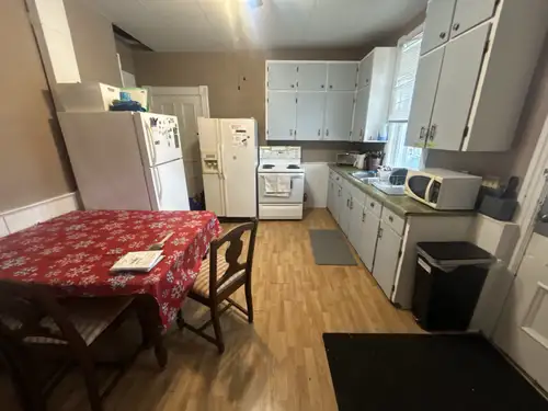 Room for rent in 5 bedroom downtown home occupied by 4 young adults. Ideal for student or young work...