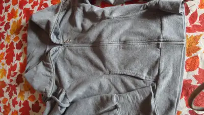 JACOB JR. KIDS SIZE LARGE ZIPPERED KNIT JACKET P/U QUEENSLAND SE, View more