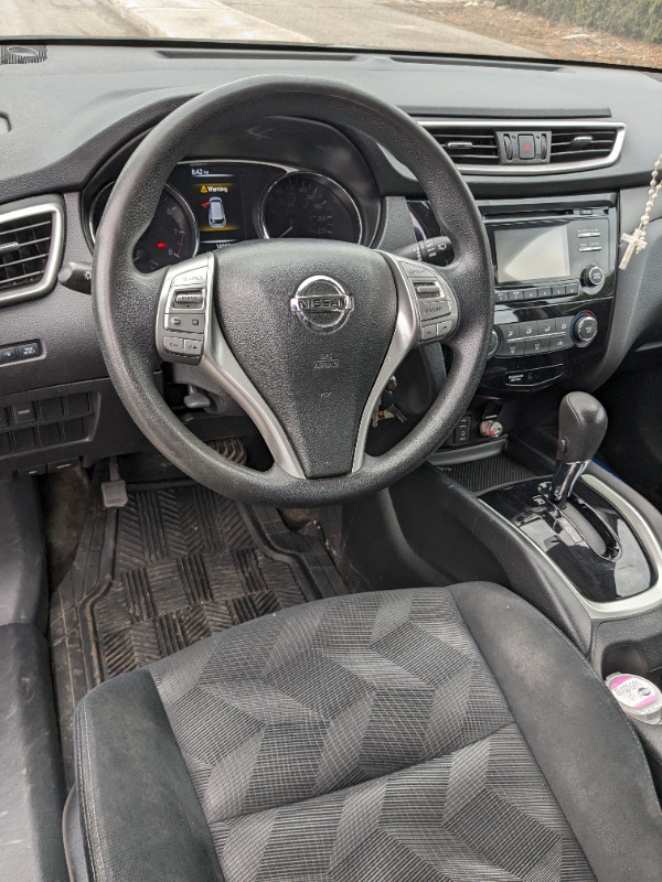 Nissan Rogue 2014 d'occasion en bon état dans Autos et camions  à Laval/Rive Nord - Image 2