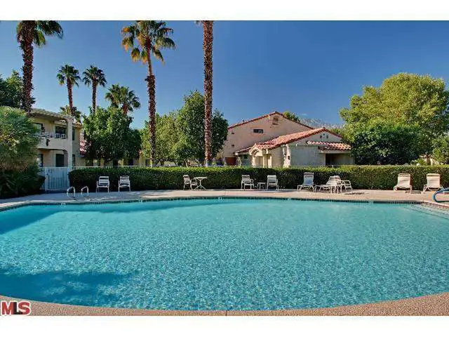 Palm Springs Condo in California in Canada - Image 9